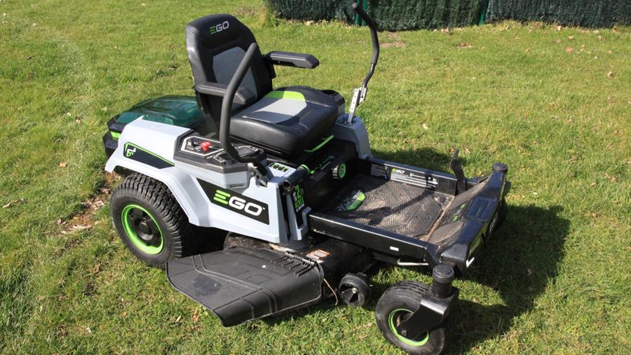 Découvrez le tracteur tondeuse Zero Turn d'EGO