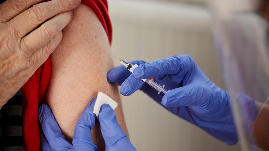 Europa en Gates Foundation zeggen miljarden voor wereldwijde vaccinatie toe