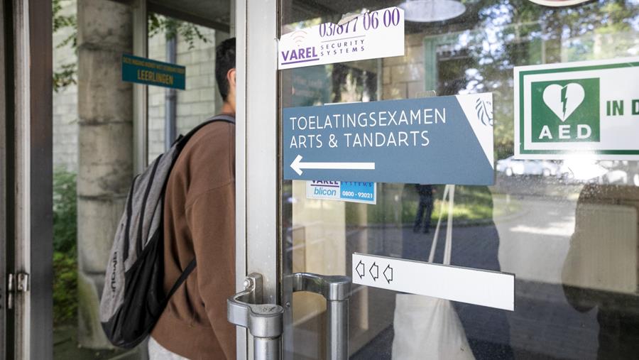 Toelatingsexamen geneeskunde: Kandidaten tekenen protest aan