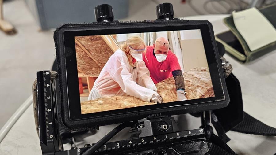 Minister Depraetere steekt handen uit de mouwen bij Dobbit