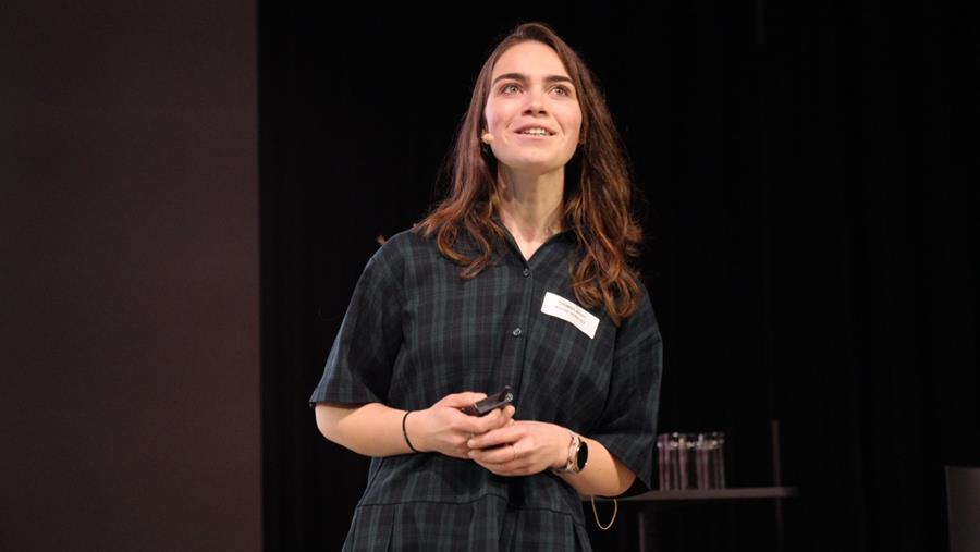 "Materialen uit de werkplaats van BASF bestuderen in de klas"